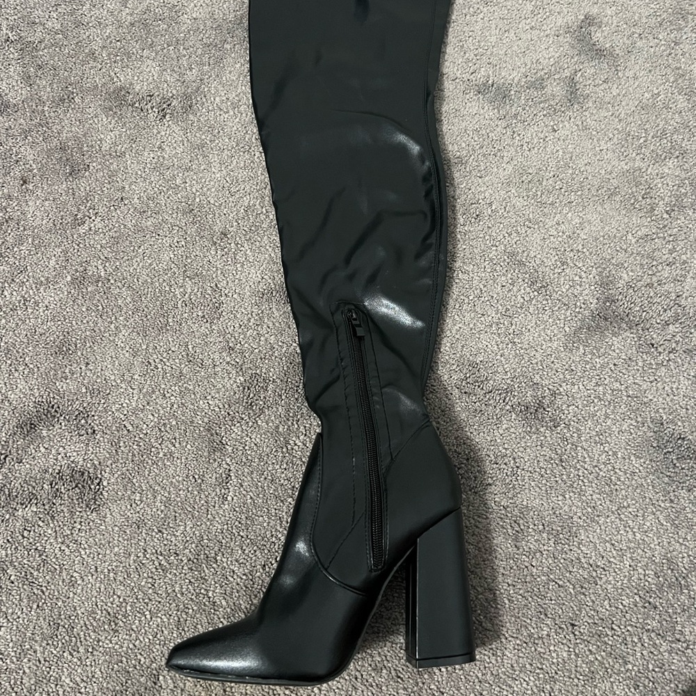 Elegant Black Knee-High Women's Boots